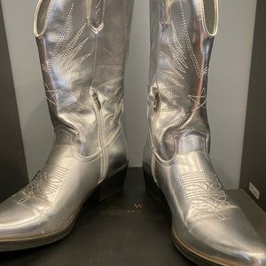 Womens Size 10 metallic silver cowgirl boots!